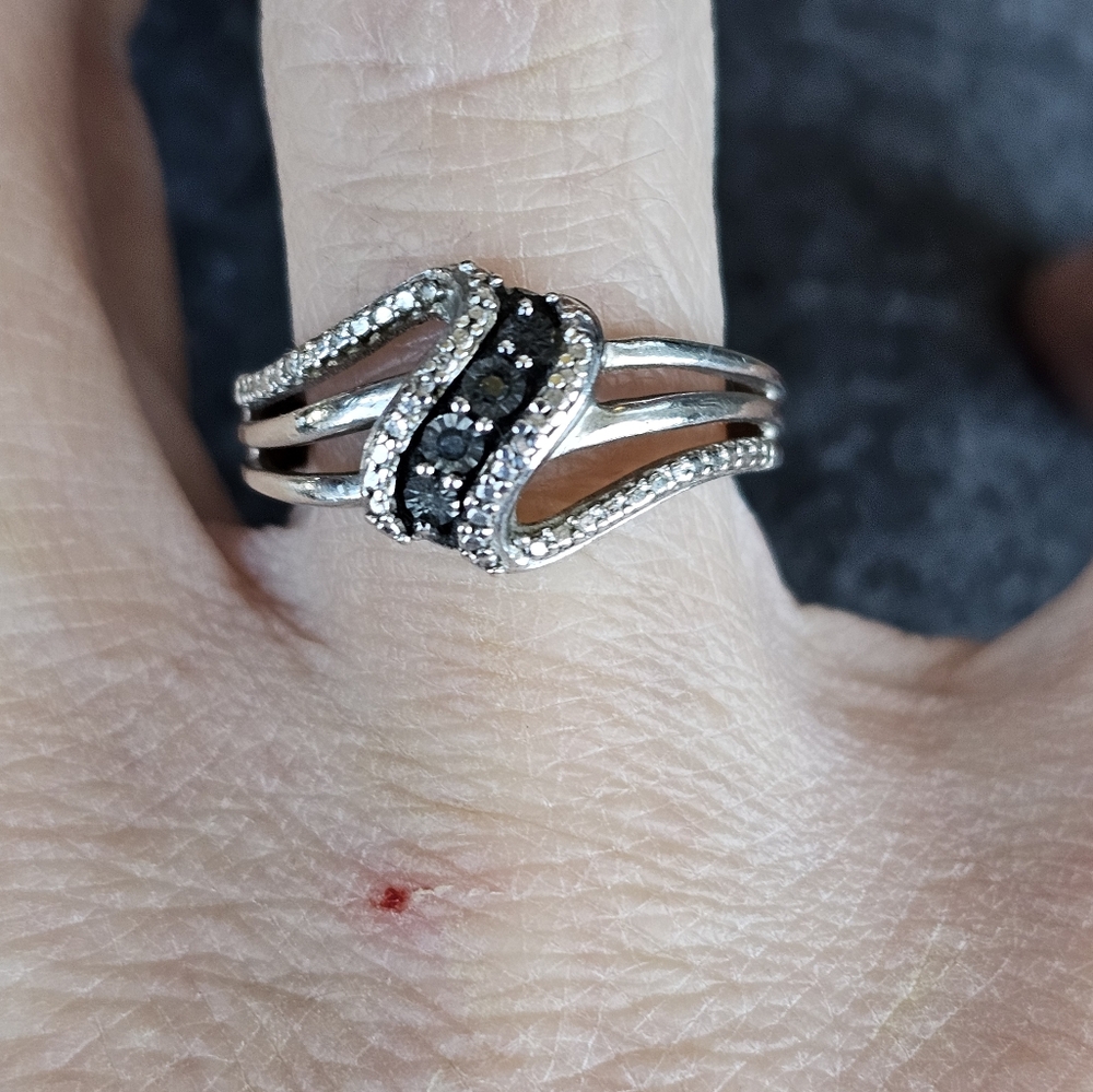 Genuine Kay Jewelers Black & White Diamond Ring. 💎 Size 6.5! - Picture 11 of 11